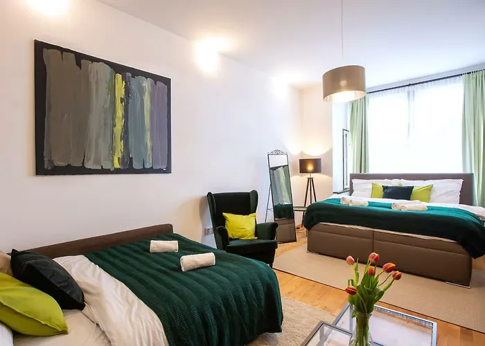 Modern Family Apt. With Square Entrance Apartment Hradec Kralove