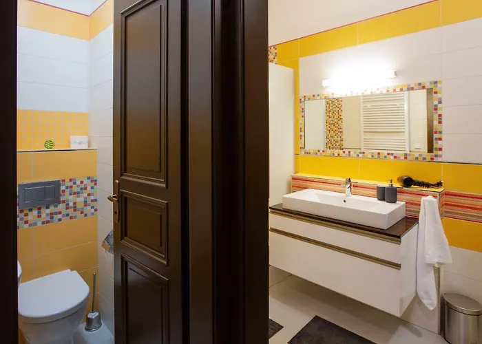 Modern Family Apt. With Square Entrance Apartment Hradec Kralove